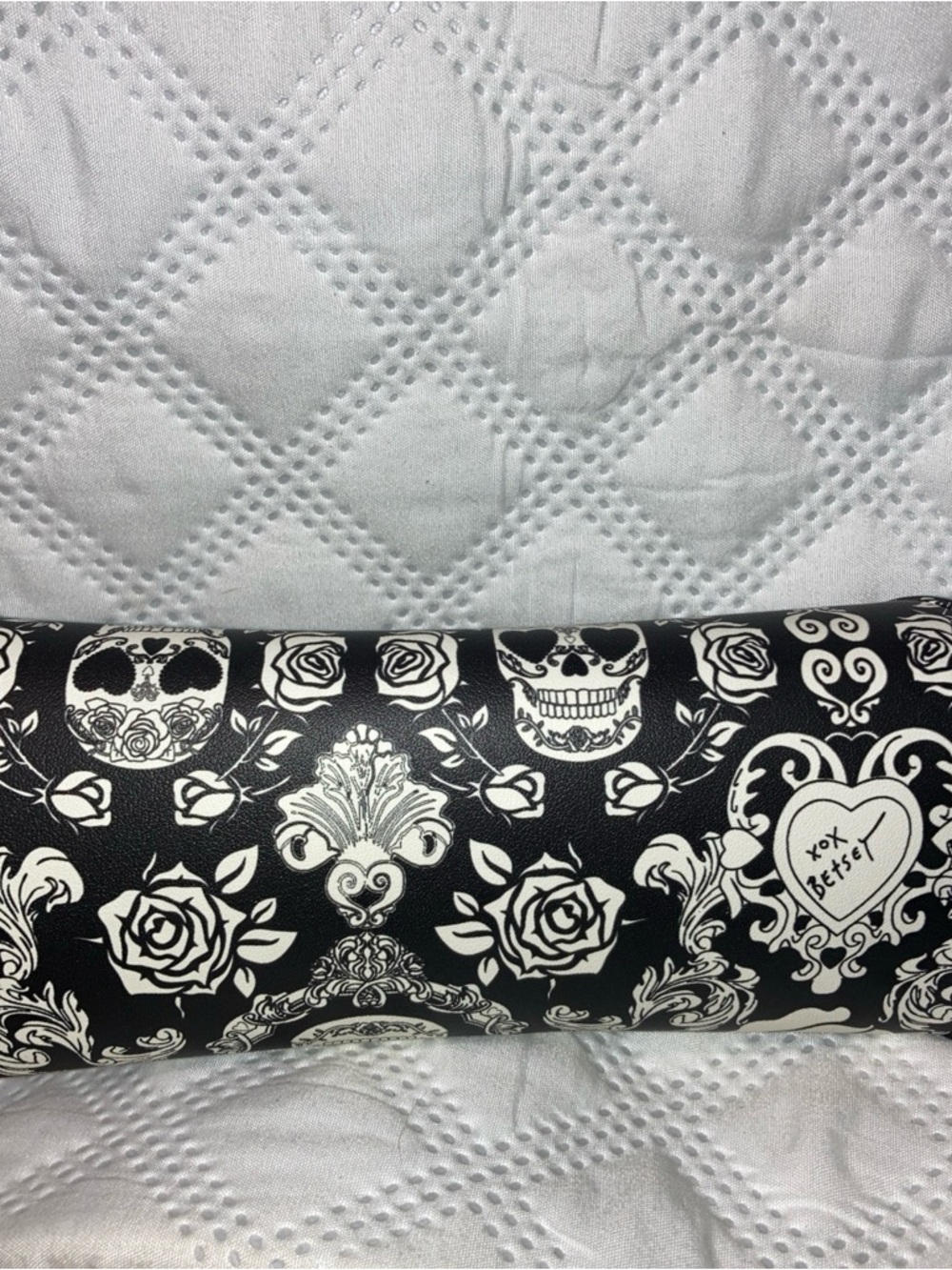 ๐น Betsey Johnson Sugar Skull Eye Glass Pouch Wristlet (Black & White) ๐ - Picture 2 of 4
